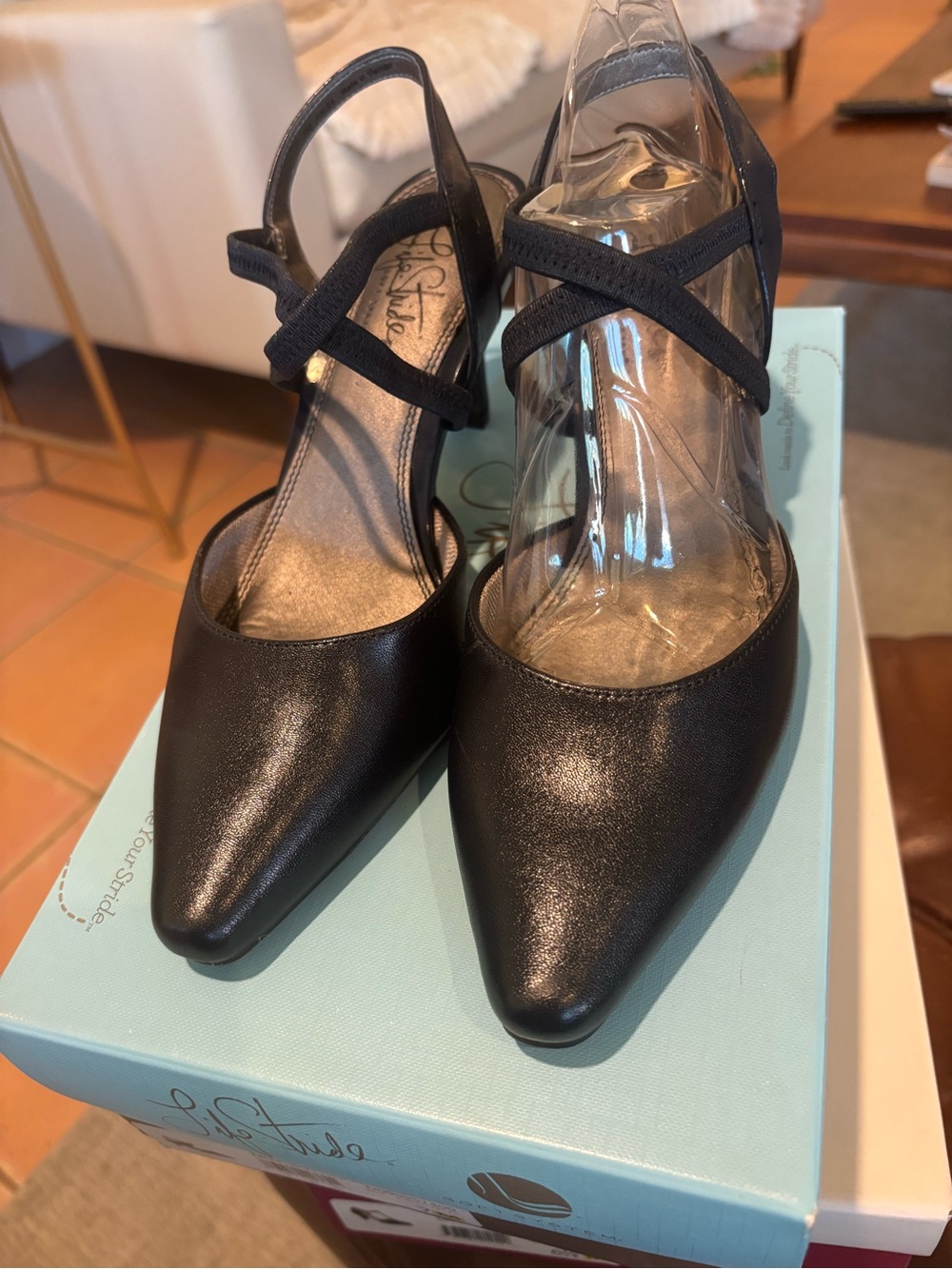 Life Stride Black Pointed-Toe Crisscross Strap Heels
